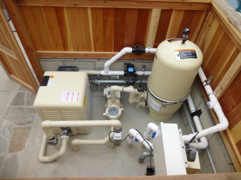 One pump system for swimming pools