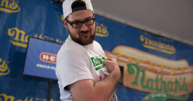(Image) Employee Lives His Dream in Nathan's Famous Hot Dog Eating Contest