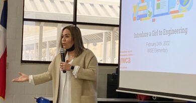Photo of Trish Villa presenting STEAM for young students at YWCA
